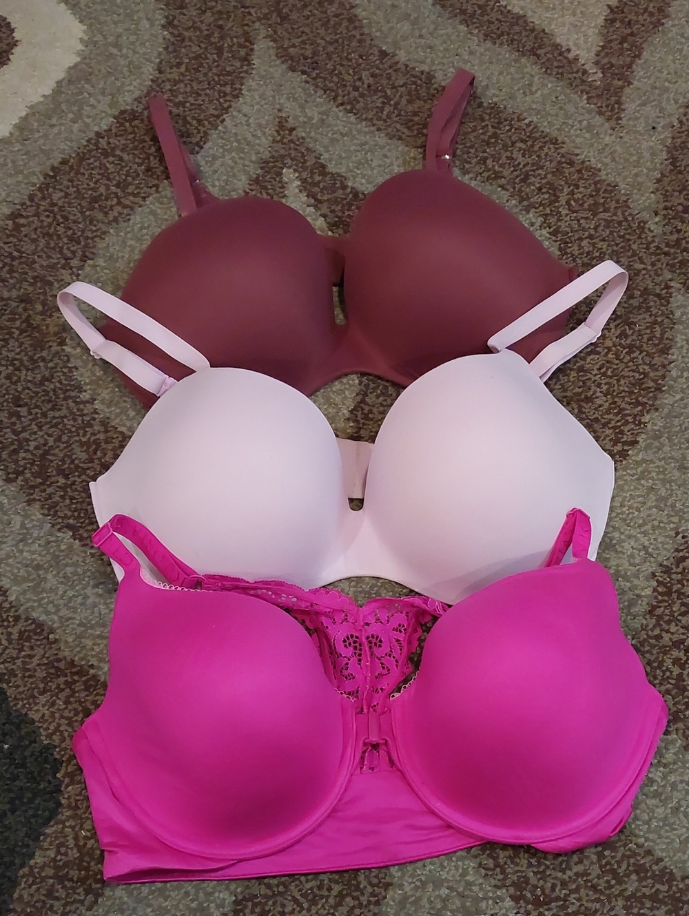 🩷⭐❤️Women’s Smooth T-Shirt Bra - Pink, Light Pink & Wine size 36DD (3 bras)🩷⭐